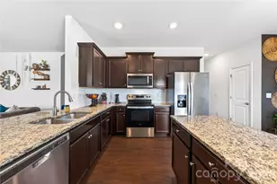 10008 Brawley Ln, Charlotte, NC 28215 - Photo 4