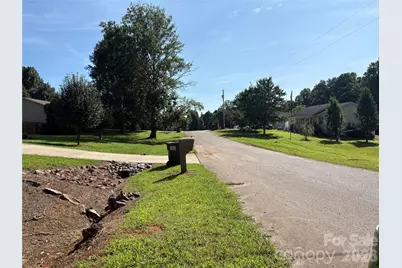 127 S Yadkin River Road, Statesville, NC 28625 - Photo 4