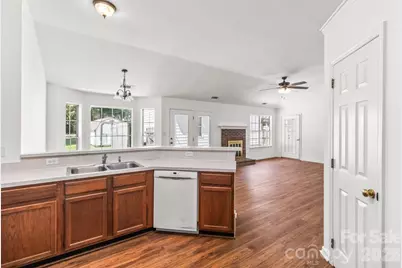 739 Oakbluff Circle, Charlotte, NC 28216 - Photo 18