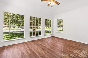 739 Oakbluff Cir, Charlotte, NC 28216 - Photo 34