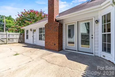 739 Oakbluff Circle, Charlotte, NC 28216 - Photo 38