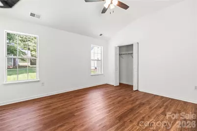 739 Oakbluff Circle, Charlotte, NC 28216 - Photo 24