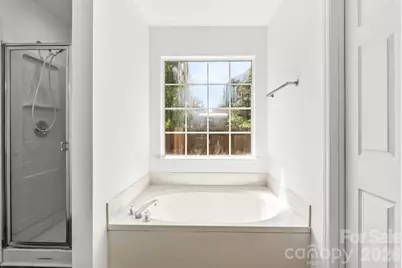 739 Oakbluff Circle, Charlotte, NC 28216 - Photo 28
