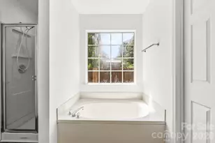 739 Oakbluff Cir, Charlotte, NC 28216 - Photo 28
