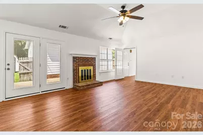 739 Oakbluff Circle, Charlotte, NC 28216 - Photo 8