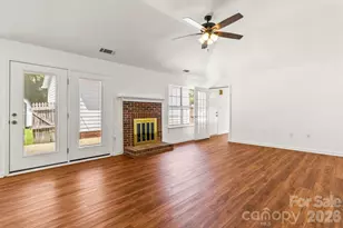 739 Oakbluff Cir, Charlotte, NC 28216 - Photo 8
