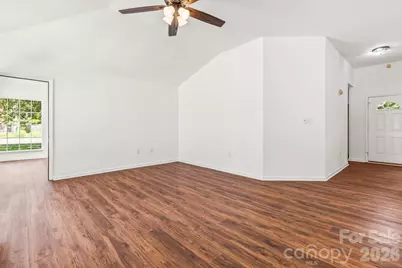 739 Oakbluff Circle, Charlotte, NC 28216 - Photo 14