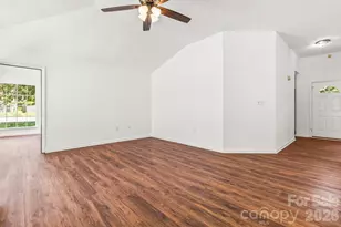 739 Oakbluff Cir, Charlotte, NC 28216 - Photo 14
