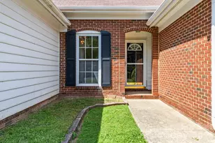 739 Oakbluff Cir, Charlotte, NC 28216 - Photo 2