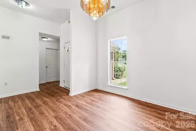 739 Oakbluff Circle, Charlotte, NC 28216 - Photo 6