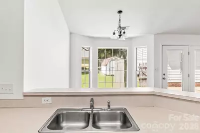 739 Oakbluff Circle, Charlotte, NC 28216 - Photo 20