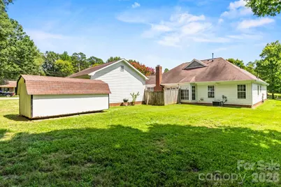 739 Oakbluff Circle, Charlotte, NC 28216 - Photo 40