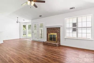 739 Oakbluff Circle, Charlotte, NC 28216 - Photo 10