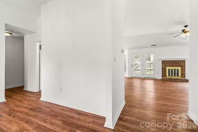 739 Oakbluff Circle, Charlotte, NC 28216 - Photo 4