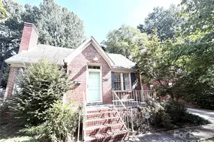 2537 Cranbrook Ln, Charlotte, NC 28207 - Photo 2