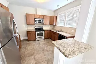 2537 Cranbrook Ln, Charlotte, NC 28207 - Photo 6