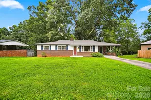 1920 30th St NE, Hickory, NC 28601 - Photo 2