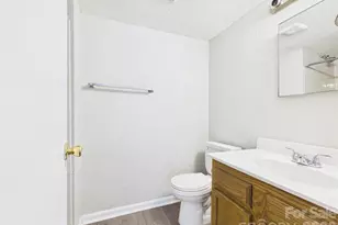 9511 Shannon Green Dr, Charlotte, NC 28213 - Photo 16