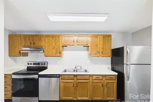 9511 Shannon Green Dr, Charlotte, NC 28213 - Photo 6