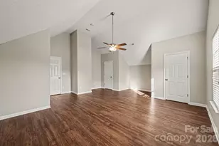 11008 Padderborn Ct, Charlotte, NC 28215 - Photo 6