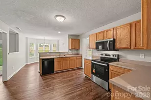 11008 Padderborn Ct, Charlotte, NC 28215 - Photo 10