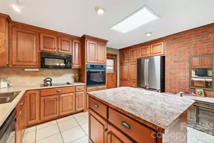 827 23rd Ave NE, Hickory, NC 28601 - Photo 8