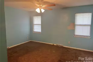 9607 Barkridge Rd, Charlotte, NC 28227 - Photo 8