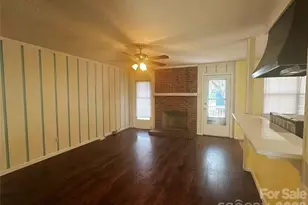9607 Barkridge Rd, Charlotte, NC 28227 - Photo 4