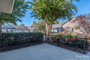 776 Ledgestone Ct, Tega Cay, SC 29708 - Photo 2