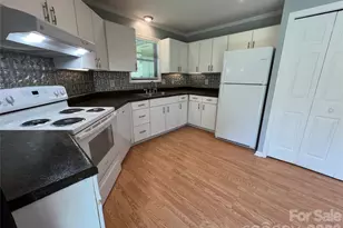 714 Farmington Cir, Hendersonville, NC 28739 - Photo 12