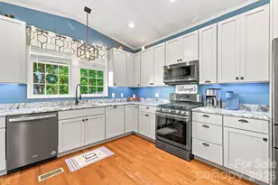 4 Sunset Farms Rd, Whittier, NC 28789 - Photo 10