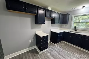 510 E Peachtree St, Dallas, NC 28034 - Photo 6