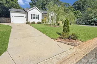 404 Skipwith Pl, Charlotte, NC 28217 - Photo 2