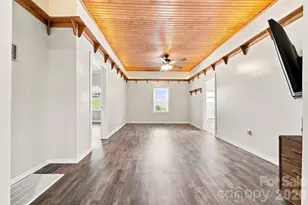 1115 Lenoir Ave SW, Lenoir, NC 28645 - Photo 4