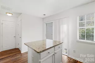 6720 Cypress Tree Ln, Charlotte, NC 28215 - Photo 12