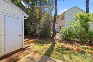 6720 Cypress Tree Ln, Charlotte, NC 28215 - Photo 26