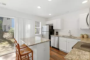6720 Cypress Tree Ln, Charlotte, NC 28215 - Photo 10