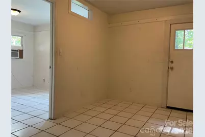 827 Forest Street, Hendersonville, NC 28739 - Photo 6