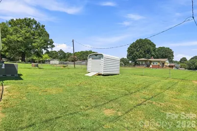 411 E Tennessee Avenue, Bessemer City, NC 28016 - Photo 16