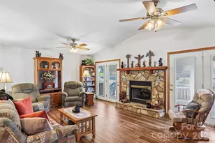 117 Pinellas Ln, Waynesville, NC 28785 - Photo 6
