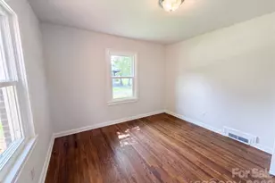 1006 Peachtree Rd, Charlotte, NC 28216 - Photo 10