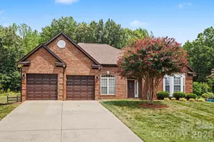 1523 Sweetgum Ln, Matthews, NC 28105 - Photo 2