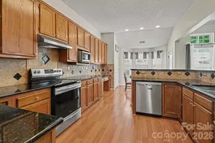 1523 Sweetgum Ln, Matthews, NC 28105 - Photo 8