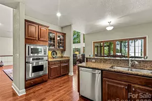 38 Mountain Crest Dr, Hendersonville, NC 28739 - Photo 24