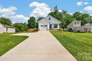2416 4th Ave NW, Hickory, NC 28601 - Photo 1