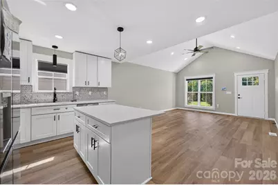 2416 4th Avenue NW, Hickory, NC 28601 - Photo 8