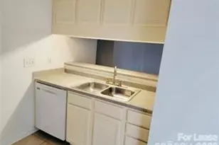 6418 Nevin Glen Dr, Charlotte, NC 28269 - Photo 2