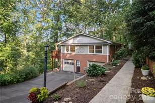8 Galax Ln, Hendersonville, NC 28791 - Photo 2