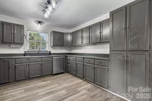 5795 Valley Field Rd, Hickory, NC 28602 - Photo 12