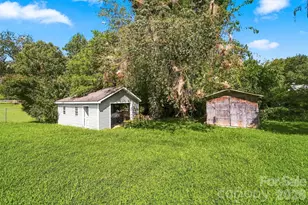 425 Heritage Farm Rd, Hickory, NC 28601 - Photo 6